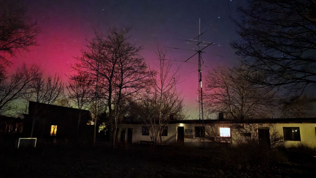 Clubstation mit Polarlichtern